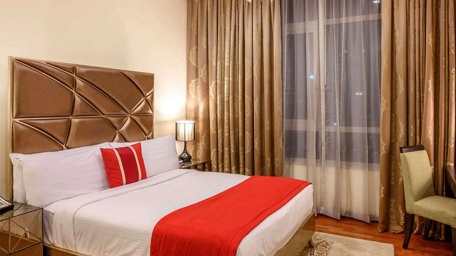 Ramada By Wyndham Downtown Dubai 4*,